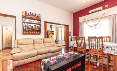 Excelente PH  tipo casa con cochera y Quincho.