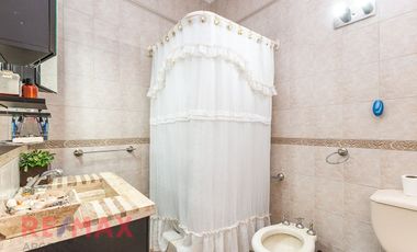 Excelente PH  tipo casa con cochera y Quincho.