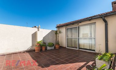 Excelente PH  tipo casa con cochera y Quincho.