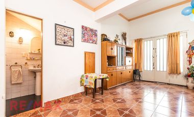 Excelente PH  tipo casa con cochera y Quincho.