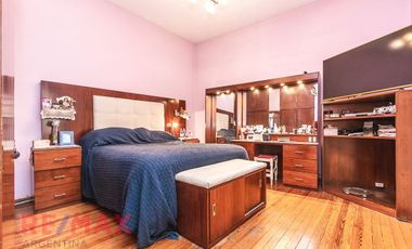 Excelente PH  tipo casa con cochera y Quincho.