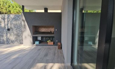 VENTA CASA COSTA ESMERALDA 5 AMBIENTES