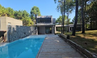 VENTA CASA COSTA ESMERALDA 5 AMBIENTES