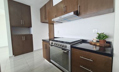 Casa en Venta Lomas del Dorado / frente a parque