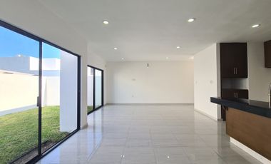 Casa en Venta Lomas del Dorado / frente a parque