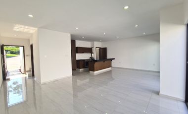 Casa en Venta Lomas del Dorado / frente a parque