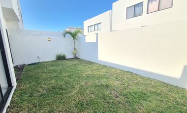Casa en Venta Lomas del Dorado / frente a parque
