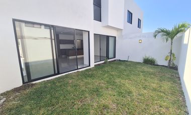 Casa en Venta Lomas del Dorado / frente a parque