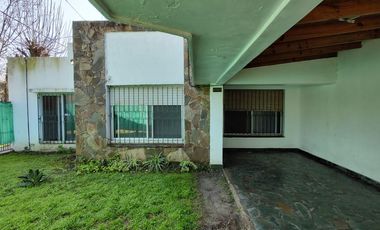 Casa en venta - 3 dormitorios 3 baños - 200mts2 - City Bell, La Plata