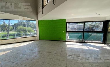 Local en  Ituzaingo Norte frente a la plaza