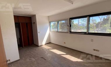 Local en  Ituzaingo Norte frente a la plaza