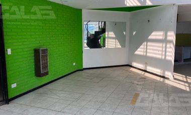 Local en  Ituzaingo Norte frente a la plaza