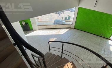 Local en  Ituzaingo Norte frente a la plaza