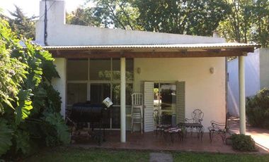 Casa en venta - 2 dormitorios 1 baño - 600mts2 totales - Punta Indio
