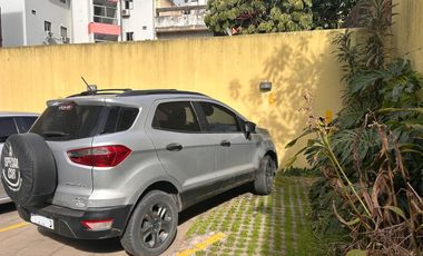 Cochera descubierta con excelente ubicacion