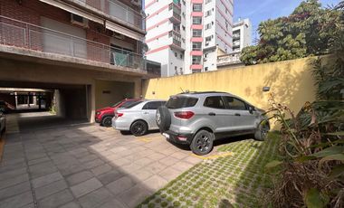 Cochera descubierta con excelente ubicacion