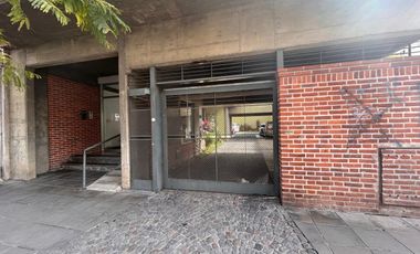 Cochera descubierta con excelente ubicacion