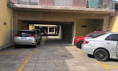 Cochera descubierta con excelente ubicacion