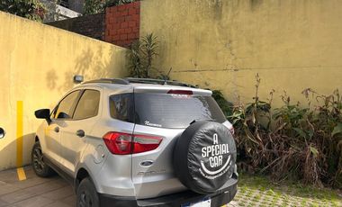 Cochera descubierta con excelente ubicacion