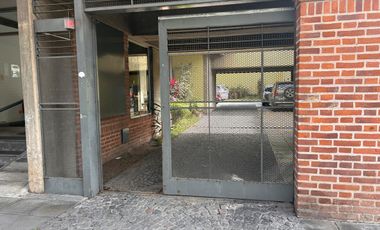 Cochera descubierta con excelente ubicacion