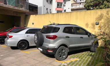 Cochera descubierta con excelente ubicacion