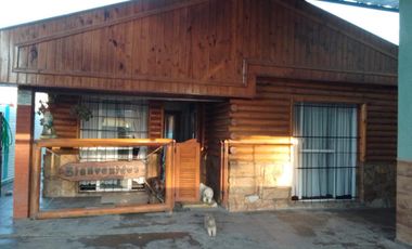 Casa en venta - 3 dormitorios, 2 baños - 260mts2 sobre lote de 296mts2 - Juan María Gutiérrez