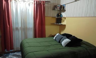 Casa en venta - 3 dormitorios, 2 baños - 260mts2 sobre lote de 296mts2 - Juan María Gutiérrez