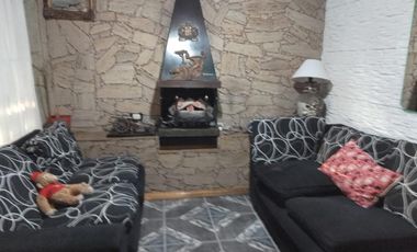 Casa en venta - 3 dormitorios, 2 baños - 260mts2 sobre lote de 296mts2 - Juan María Gutiérrez