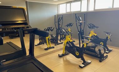 Arrienda departamento nuevo; ofrece vista y ubicación.