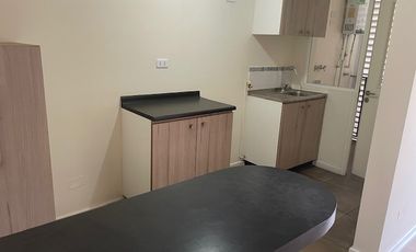 Arrienda departamento en Av principal, conectividad única