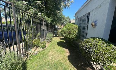 CASA AMPLIA EN VILLA SANTA CAROLINA CON GRAN TERRENO