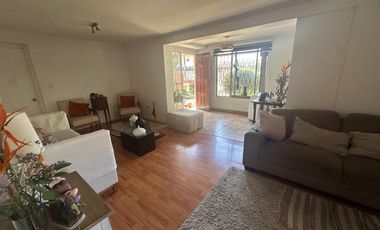 CASA AMPLIA EN VILLA SANTA CAROLINA CON GRAN TERRENO