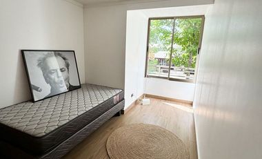 Departamento en arriendo c/ estacionamiento en Villa El Dorado