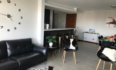 Departamento en arriendo c/ estacionamiento en Parque Bicentenario