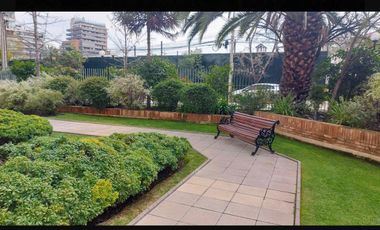 Departamento en arriendo c/ estacionamiento en Parque Bicentenario