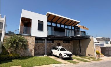 TEQUES CASA EN VENTA/RENTA CON VISTA AL LAGO “5