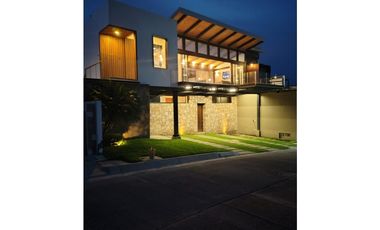 TEQUES CASA EN VENTA/RENTA CON VISTA AL LAGO “5