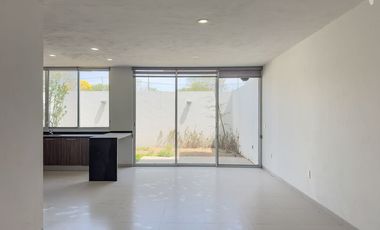 Bella casa nueva en renta, coto Orbara Habitat