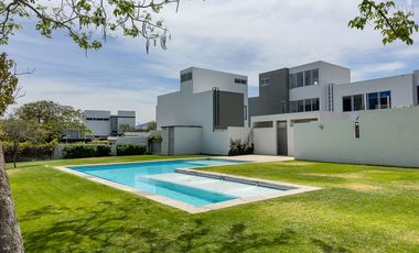 Bella casa nueva en renta, coto Orbara Habitat