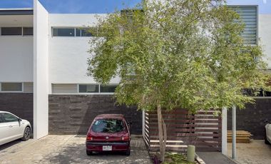 Bella casa nueva en renta, coto Orbara Habitat