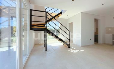 Casa en PH en  Dina Huapi a estrenar a 200 m del lago