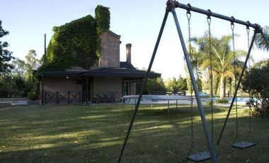 Casa en alquiler - 4 dormitorios 4 baños - 1600mts2 - San Facundo, Manuel B. Gonnet