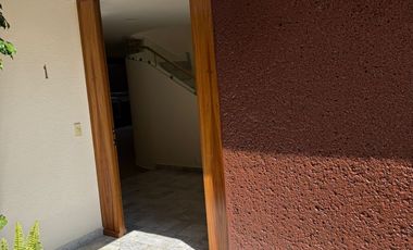 RENTA casa en condominio, recién remodelada. Lomas del Sol, Interlomas