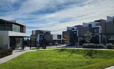 CASA EN VENTA EN PRIVADA DEL OLMO