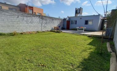 Casa en venta - 3 dormitorios 1 baño - Cocheras - 376mts2 - Villa Parque Sicardi