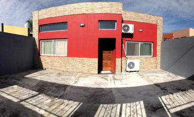 Casa en venta - 3 dormitorios 1 baño - Cocheras - 376mts2 - Villa Parque Sicardi