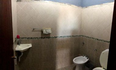 Casa en venta - 3 dormitorios 1 baño - Cocheras - 376mts2 - Villa Parque Sicardi