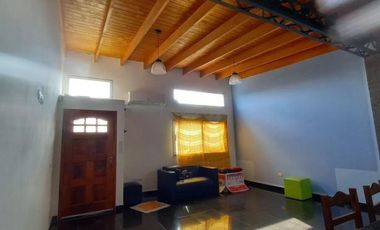 Casa en venta - 3 dormitorios 1 baño - Cocheras - 376mts2 - Villa Parque Sicardi