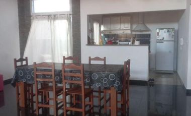 Casa en venta - 3 dormitorios 1 baño - Cocheras - 376mts2 - Villa Parque Sicardi