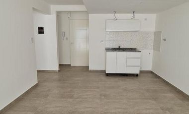 Departamento 2 ambientes con amplio patio -planta baja  - Temperley